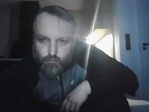 Snapshot of Przemooo87 chatting on 03/12/26, 07:42 Przemooo87 online show from 03/12/26, 07:42