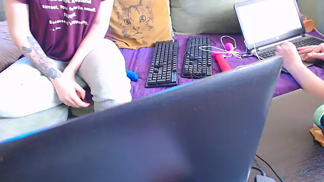 Caroline1995 online show from 03/20/25, 12:00