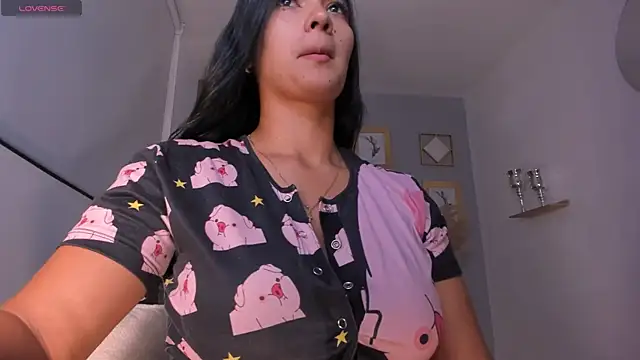 Snapshot of NatyFerrer_ chatting on 05/15/26, 03:35 NatyFerrer online show from 05/15/26, 03:35
