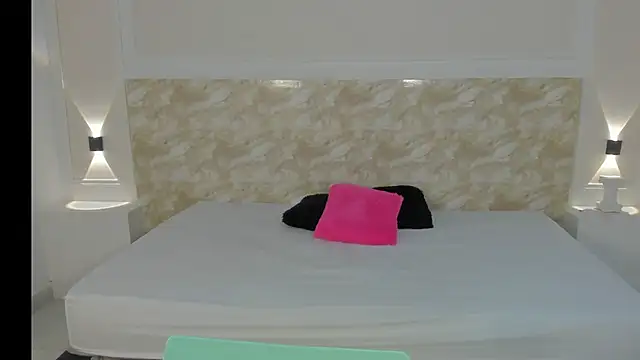 AliceRoss0 online show from 11/26/25, 11:28