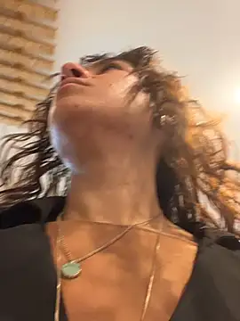 Snapshot of ValeriEvan chatting on 03/10/25, 04:14 ValeriEvan online show from 03/10/25, 04:14
