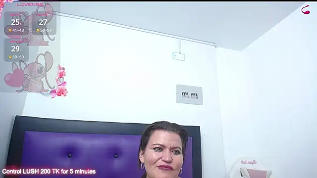 Snapshot of kambelroche chatting on 03/13/25, 02:33 kambelroche online show from 03/13/25, 02:33