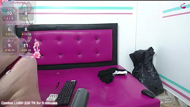 Snapshot of kambelroche chatting on 09/16/25, 11:44 kambelroche online show from 09/16/25, 11:44