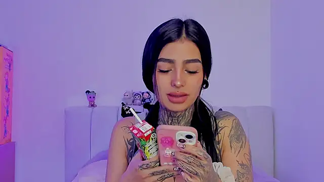 shadowcatt  online show from 10/22/25, 07:13