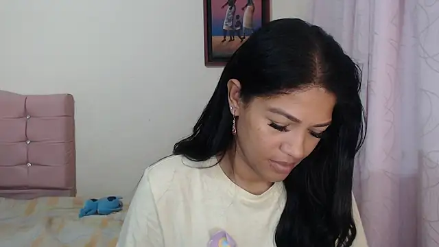 makennaa  online show from 04/15/26, 10:33