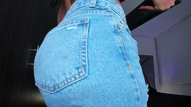 samaay07  online show from 12/05/24, 02:53