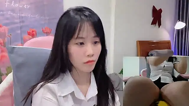 Snapshot of -rosiie- chatting on 03/19/25, 03:41 -rosiie- online show from 03/19/25, 03:41