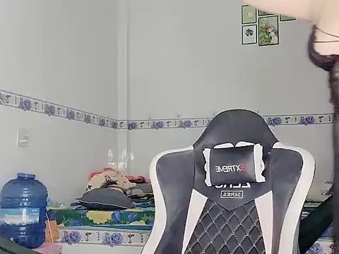 family196 online show from 09/27/25, 04:17