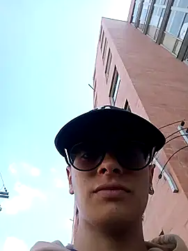 Snapshot of Cuervo_maniaco chatting on 12/17/24, 03:28 Cuervo maniaco online show from 12/17/24, 03:28