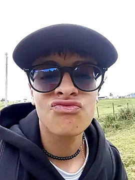 Snapshot of Cuervo_maniaco chatting on 02/21/25, 03:54 Cuervo maniaco online show from 02/21/25, 03:54