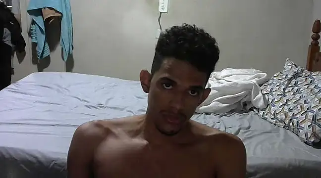 Snapshot of RenziTatte chatting on 03/07/25, 12:48 RenziTatte online show from 03/07/25, 12:48