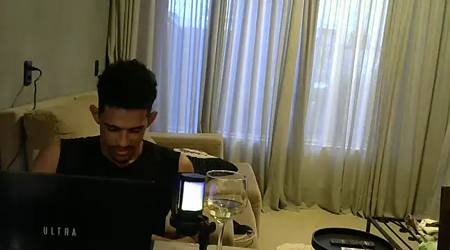 Snapshot of RenziTatte chatting on 03/08/25, 10:02 RenziTatte online show from 03/08/25, 10:02