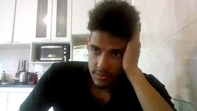 Snapshot of RenziTatte chatting on 09/17/25, 10:28 RenziTatte online show from 09/17/25, 10:28