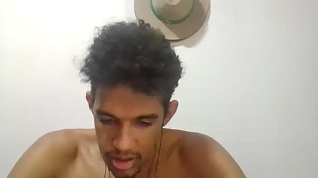 Snapshot of RenziTatte chatting on 10/15/25, 12:38 RenziTatte online show from 10/15/25, 12:38