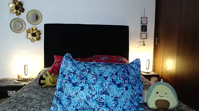 Snapshot of TatianaMonteross chatting on 10/27/25, 04:16 TatianaMonteross online show from 10/27/25, 04:16