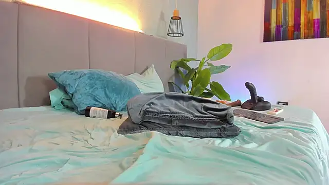 Annie-Wolf online show from 02/28/25, 01:26