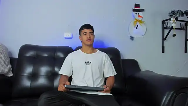 Rob saenz  online show from 12/28/24, 01:49