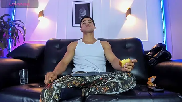 Rob saenz  online show from 11/06/25, 01:56