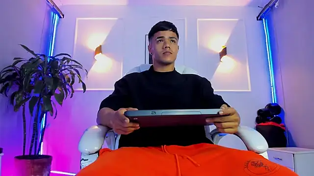 Rob saenz  online show from 11/08/25, 03:34