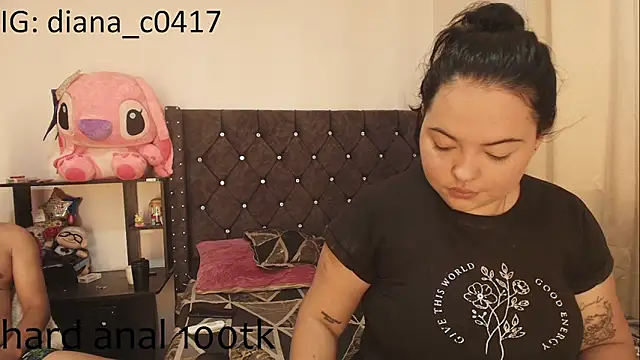 Snapshot of leoytessa_10 chatting on 11/19/25, 01:33 leoytessa 10 online show from 11/19/25, 01:33