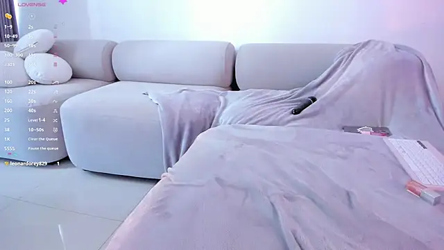 Snapshot of ashlyestone chatting on 01/18/26, 07:39 ashlyestone online show from 01/18/26, 07:39