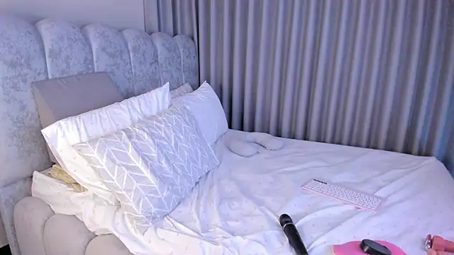 Snapshot of ashlyestone chatting on 02/04/26, 12:49 ashlyestone online show from 02/04/26, 12:49