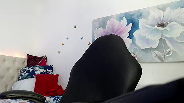 victoria jones online show from 04/14/26, 01:39