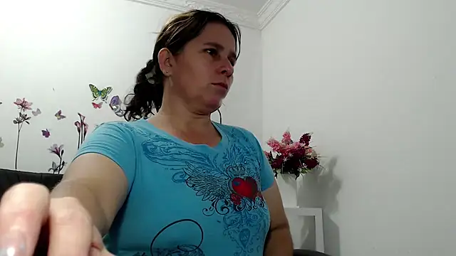 Snapshot of victoria_jones chatting on 05/13/26, 12:46 victoria jones online show from 05/13/26, 12:46