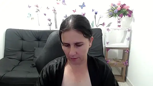Snapshot of victoria_jones chatting on 06/08/26, 01:11 victoria jones online show from 06/08/26, 01:11