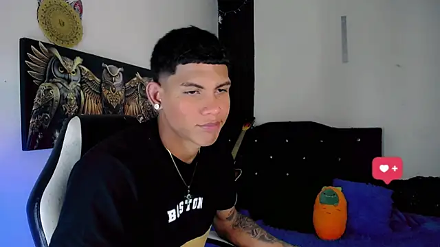 Snapshot of Damian_latinxxx chatting on 01/17/25, 06:04 Damian latinxxx online show from 01/17/25, 06:04