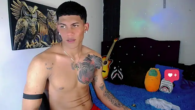 Snapshot of Damian_latinxxx chatting on 01/17/25, 09:17 Damian latinxxx online show from 01/17/25, 09:17