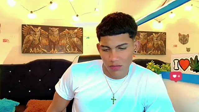 Snapshot of Damian_latinxxx chatting on 02/07/25, 05:20 Damian latinxxx online show from 02/07/25, 05:20