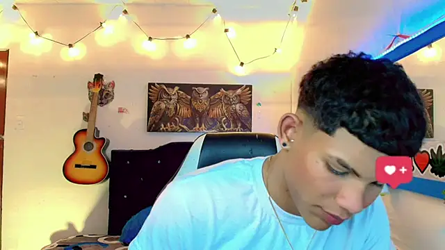 Snapshot of Damian_latinxxx chatting on 02/07/25, 09:05 Damian latinxxx online show from 02/07/25, 09:05