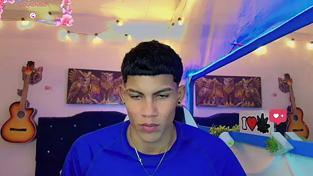 Snapshot of Damian_latinxxx chatting on 02/07/25, 05:40 Damian latinxxx online show from 02/07/25, 05:40