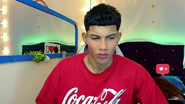 Snapshot of Damian_latinxxx chatting on 02/09/25, 08:33 Damian latinxxx online show from 02/09/25, 08:33