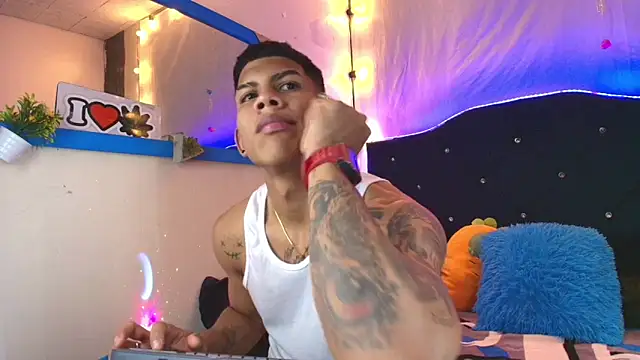 Snapshot of Damian_latinxxx chatting on 02/12/25, 09:10 Damian latinxxx online show from 02/12/25, 09:10