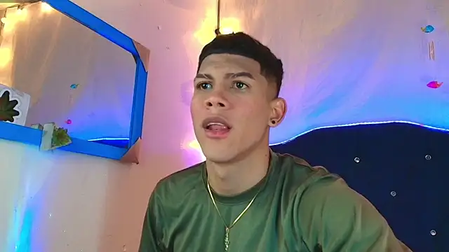 Snapshot of Damian_latinxxx chatting on 02/13/25, 03:29 Damian latinxxx online show from 02/13/25, 03:29