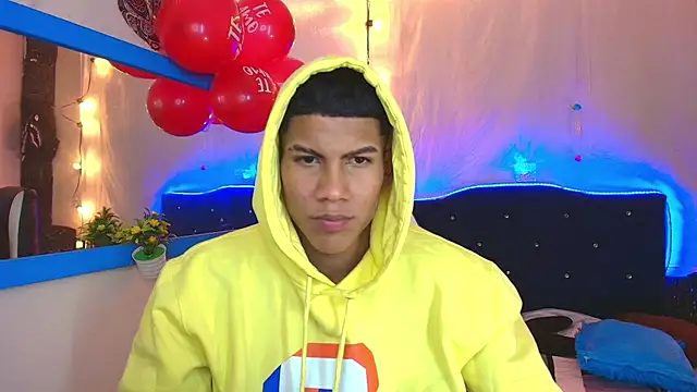 Snapshot of Damian_latinxxx chatting on 02/14/25, 06:12 Damian latinxxx online show from 02/14/25, 06:12