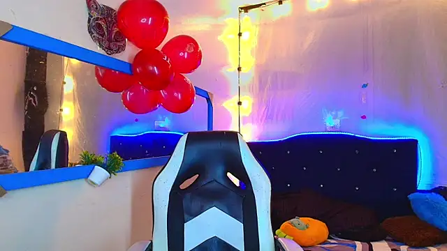 Snapshot of Damian_latinxxx chatting on 02/14/25, 09:24 Damian latinxxx online show from 02/14/25, 09:24