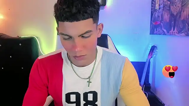 Snapshot of Damian_latinxxx chatting on 02/18/25, 02:38 Damian latinxxx online show from 02/18/25, 02:38