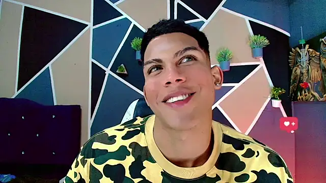 Snapshot of Damian_latinxxx chatting on 02/20/25, 05:23 Damian latinxxx online show from 02/20/25, 05:23