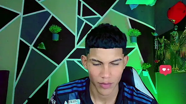 Snapshot of Damian_latinxxx chatting on 02/21/25, 04:51 Damian latinxxx online show from 02/21/25, 04:51