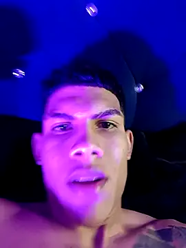 Snapshot of Damian_latinxxx chatting on 02/21/25, 11:01 Damian latinxxx online show from 02/21/25, 11:01