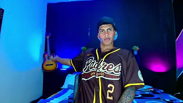 Snapshot of Damian_latinxxx chatting on 02/25/25, 06:14 Damian latinxxx online show from 02/25/25, 06:14