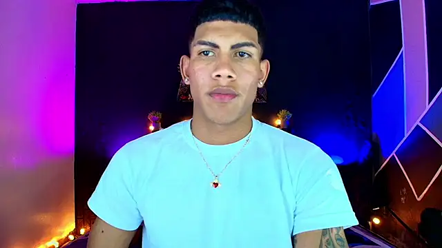 Snapshot of Damian_latinxxx chatting on 03/02/25, 08:48 Damian latinxxx online show from 03/02/25, 08:48