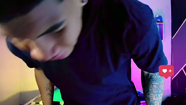 Snapshot of Damian_latinxxx chatting on 03/11/25, 03:16 Damian latinxxx online show from 03/11/25, 03:16