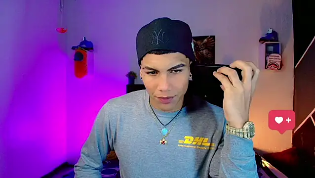 Snapshot of Damian_latinxxx chatting on 03/13/25, 03:00 Damian latinxxx online show from 03/13/25, 03:00