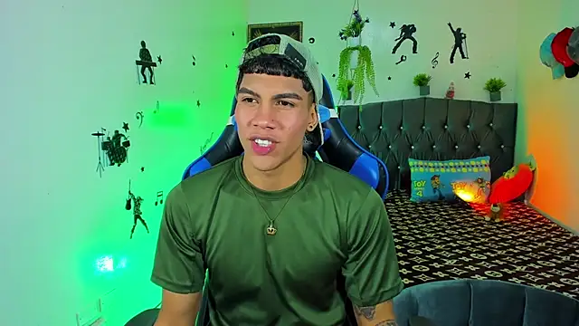 Snapshot of Damian_latinxxx chatting on 09/13/25, 03:06 Damian latinxxx online show from 09/13/25, 03:06