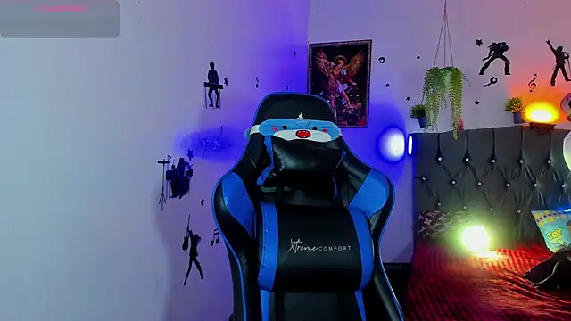 Snapshot of Damian_latinxxx chatting on 09/22/25, 02:35 Damian latinxxx online show from 09/22/25, 02:35