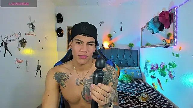 Snapshot of Damian_latinxxx chatting on 09/29/25, 03:11 Damian latinxxx online show from 09/29/25, 03:11